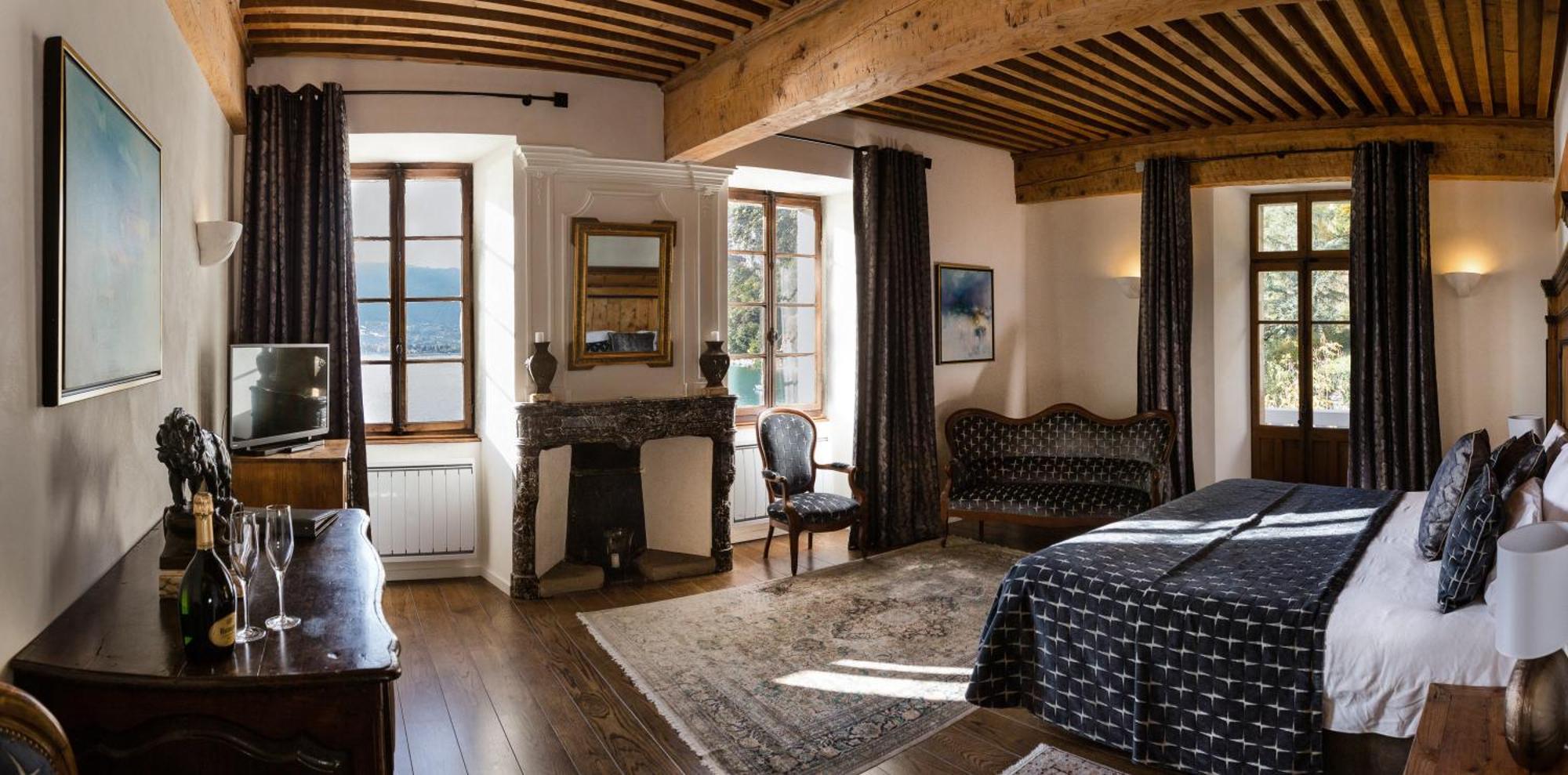 Suite with Lake View  and Spa Access Included,1215105532:JPEG